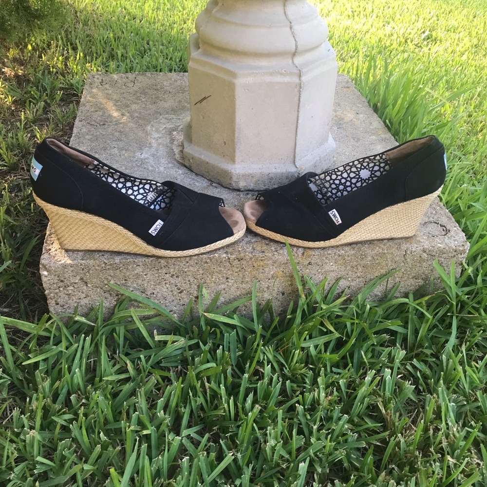 Women’s Toms Black wedges size 9.5